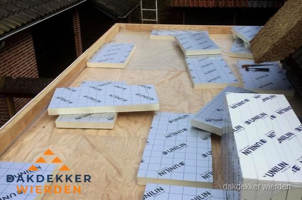 PIR isolatieplaten leggen op plat dak in Wierden PIR isolatieplaten leggen op plat dak in Wierden
