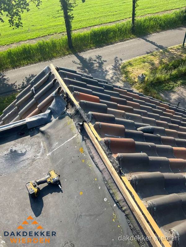 Kosten dakgoot vervangen: werkzaamheden aan dakrand in Wierden Kosten dakgoot vervangen: werkzaamheden aan dakrand in Wierden