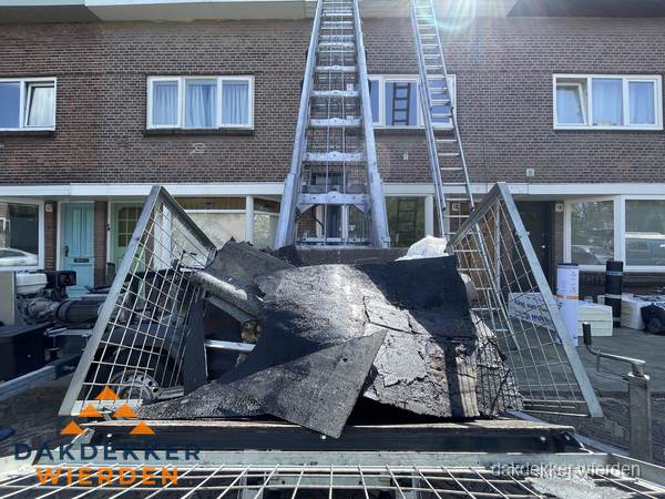 Kosten dakreparatie: dakschade aan flatgebouw in Wierden Kosten dakreparatie: dakschade aan flatgebouw in Wierden