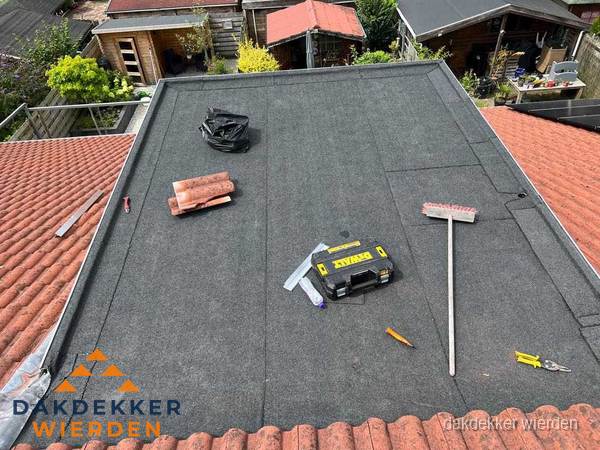 Nieuw plat dak met bitumen dakbedekking in Wierden Nieuw plat dak met bitumen dakbedekking in Wierden