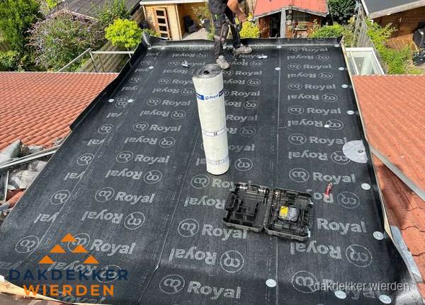 Dakrenovatie met Royal onderdak op plat dak in Wierden Dakrenovatie met Royal onderdak op plat dak in Wierden