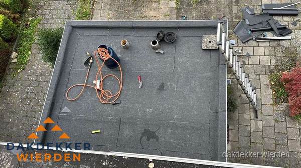 Plat dak met nieuwe bitumen bedekking in Wierden Plat dak met nieuwe bitumen bedekking in Wierden
