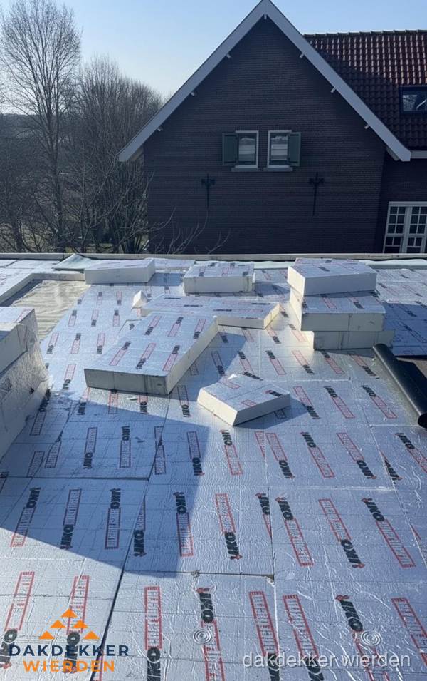 IKO PIR isolatieplaten op plat dak in Wierden IKO PIR isolatieplaten op plat dak in Wierden